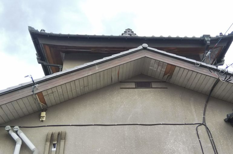 上尾市で軒天井貼替及び外壁塗装工事を行った。